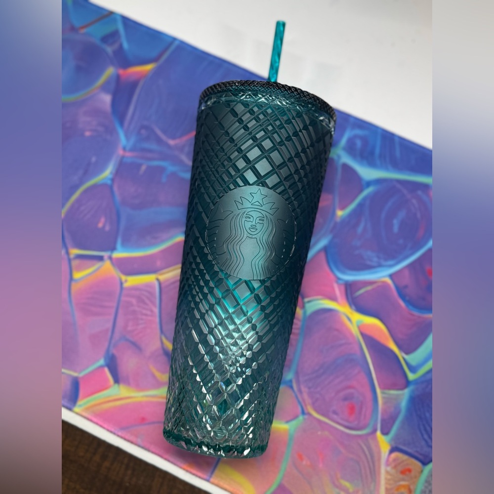 EUC Subzero Gradiant Jeweled Starbucks 24 oz Tumbler - No. America Release 2023